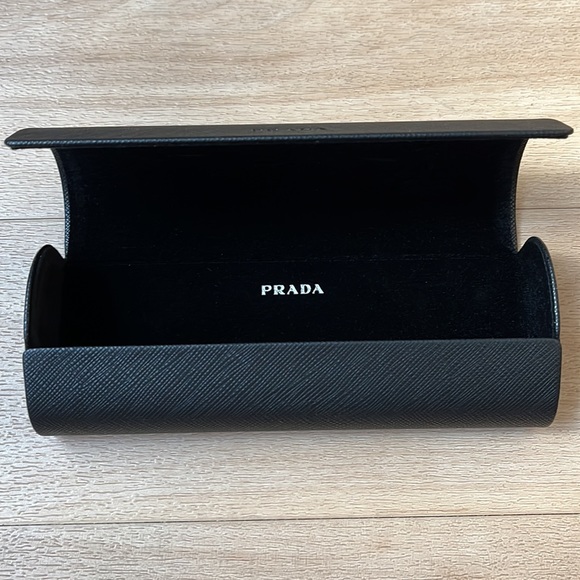 Prada Case - Picture 4 of 6